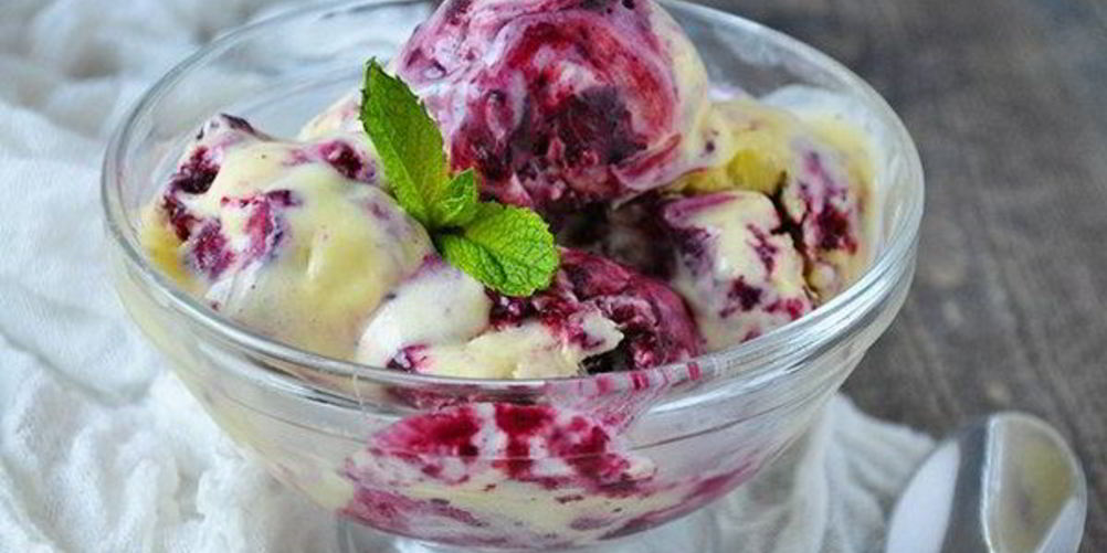 Как приготовить мороженое на сливках с черной смородиной