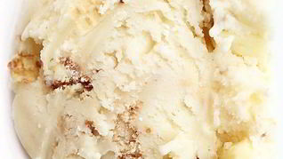 Рецепт Мороженое в белым шоколадом и конфетами KitKat