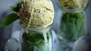 Рецепт Мятное мороженое с темным шоколадом