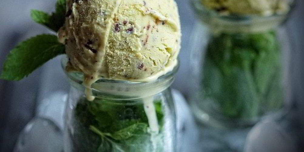 Как приготовить мятное мороженое с темным шоколадом