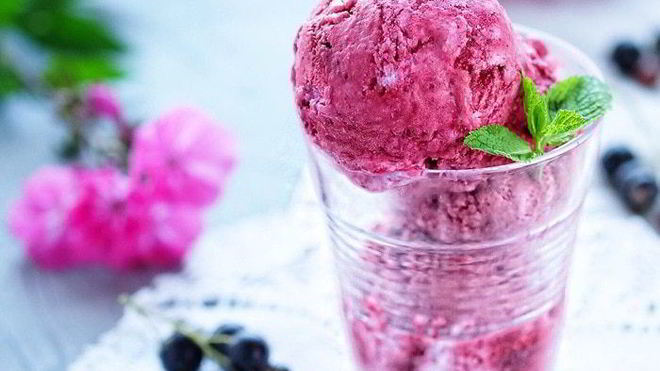 Рецепт Сливочно-черносмородиновое мороженое