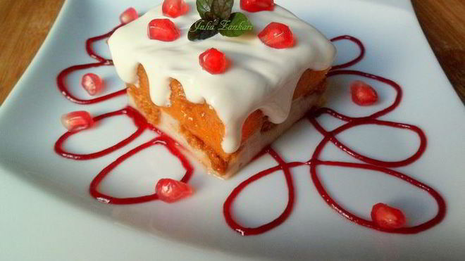 Рецепт Мусс-желе из хурмы, черимойи и амареттини под крем-фрешем