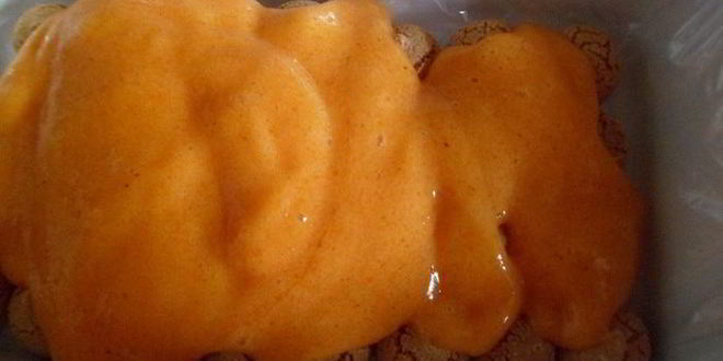 Рецепт мусс-желе из хурмы, черимойи и амареттини под крем-фрешем