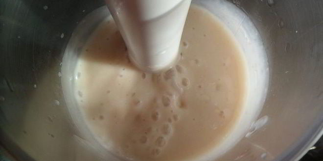 Рецепт мусс-желе из хурмы, черимойи и амареттини под крем-фрешем