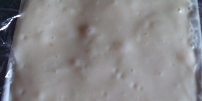 Рецепт мусс-желе из хурмы, черимойи и амареттини под крем-фрешем