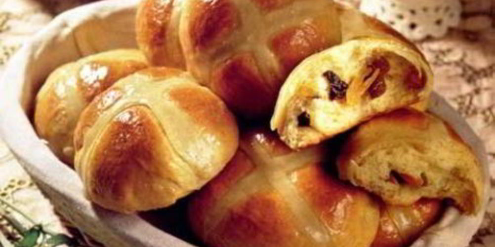 Как приготовить пасхальные булочки