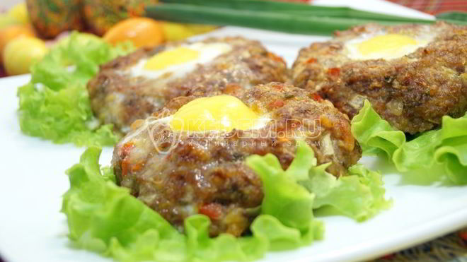 Рецепт Пасхальные мясные колечки с яйцом