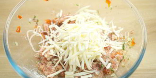 Рецепт пасхальные мясные колечки с яйцом