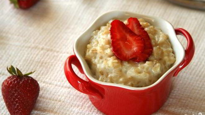 Рецепт Пудинг из коричневого риса с клубникой