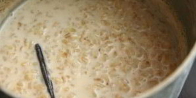 Рецепт пудинг из коричневого риса с клубникой