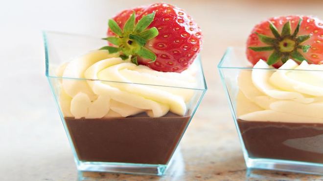 Рецепт Сливочно-шоколадный десерт в стаканчиках