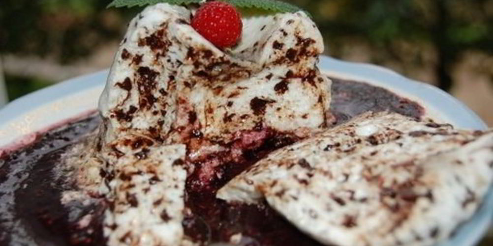 Рецепт торт-суфле с ягодами розовое облако