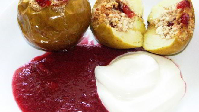 Рецепт Яблоки запеченые с творогом и вишней