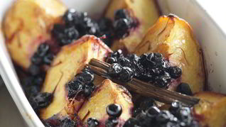 Рецепт Запеченные персики с черникой
