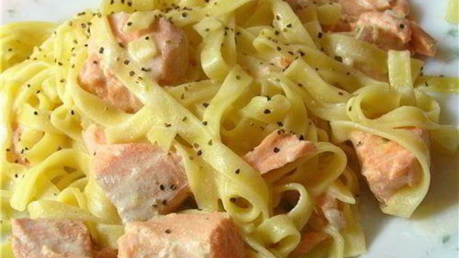 Рецепт Домашняя лапша с лососевым соусом