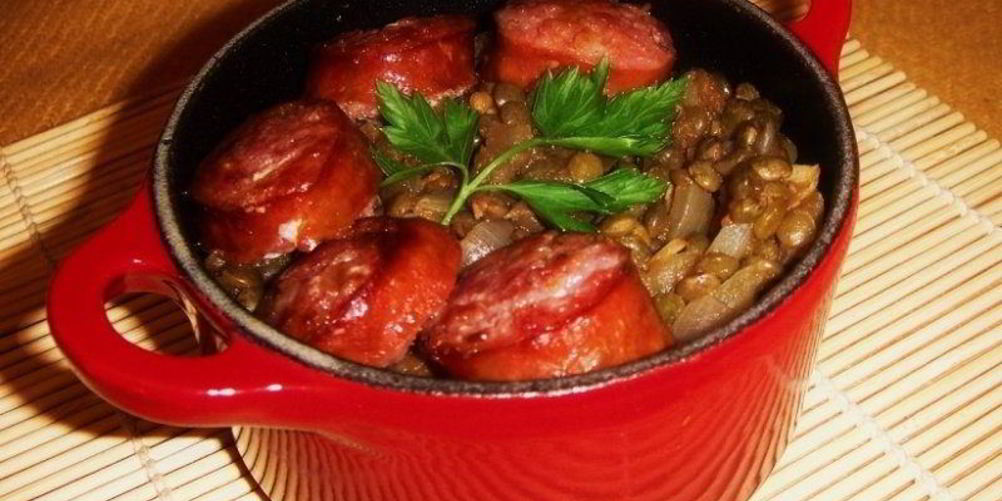 Рецепт пикантная чечевица с отварными куриными ножками