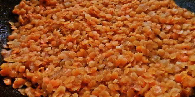 Рецепт чечевица с пикантным луком и авокадо