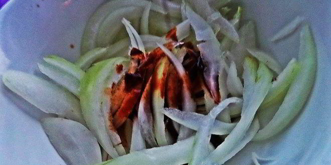 Рецепт чечевица с пикантным луком и авокадо