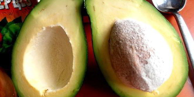 Рецепт чечевица с пикантным луком и авокадо