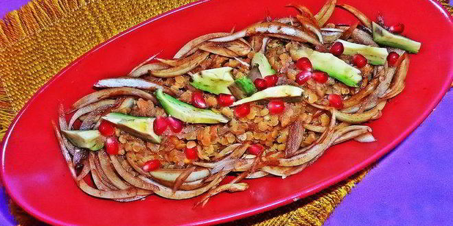 Рецепт чечевица с пикантным луком и авокадо