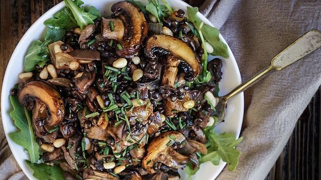 Рецепт Черная чечевица с грибами и кедровыми орехами