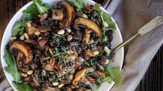 Рецепт Черная чечевица с грибами и кедровыми орехами