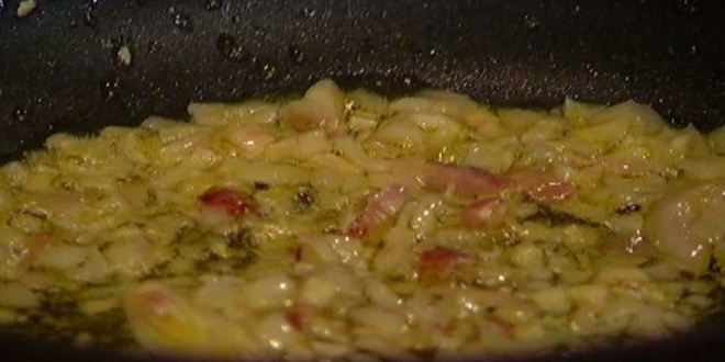 Рецепт черный рис с кальмарами и морскими гребешками