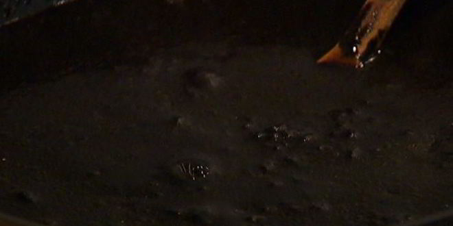 Рецепт черный рис с кальмарами и морскими гребешками