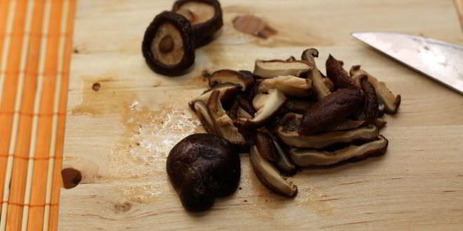 Рецепт футомаки с омлетом и шиитаке