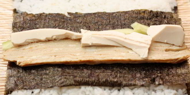 Рецепт футомаки с омлетом и шиитаке