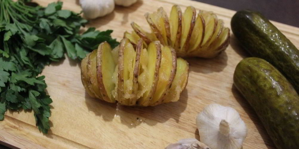 Как приготовить картофель гармошкой с салом