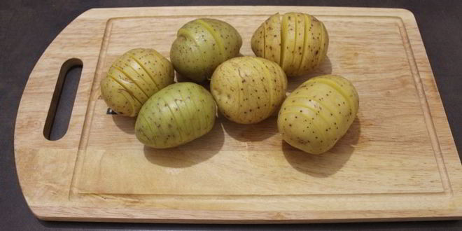 Рецепт картофель гармошкой с салом