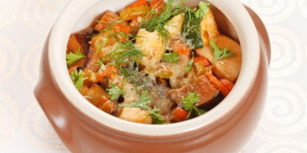 Как приготовить картофель с овощами в горшочке