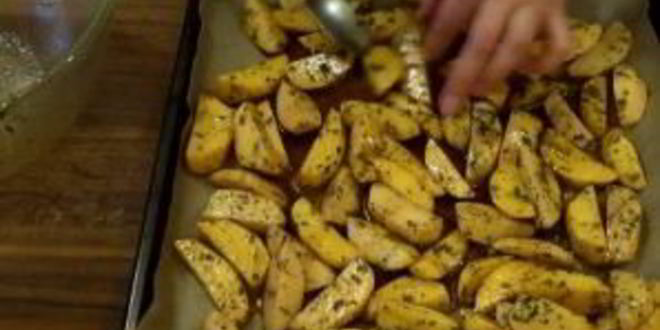 Рецепт картофель с травами и чесноком