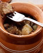 Картофель в горшочках со свининой