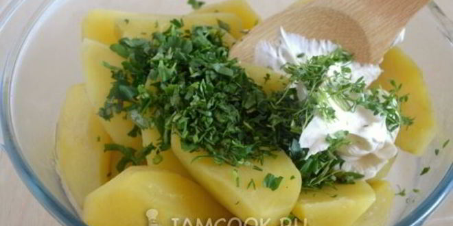 Рецепт картофель в сметанном соусе с кресс-салатом
