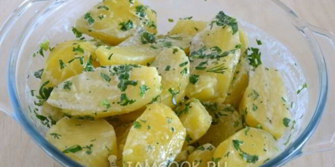 Рецепт картофель в сметанном соусе с кресс-салатом