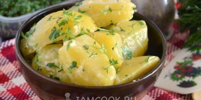 Рецепт картофель в сметанном соусе с кресс-салатом