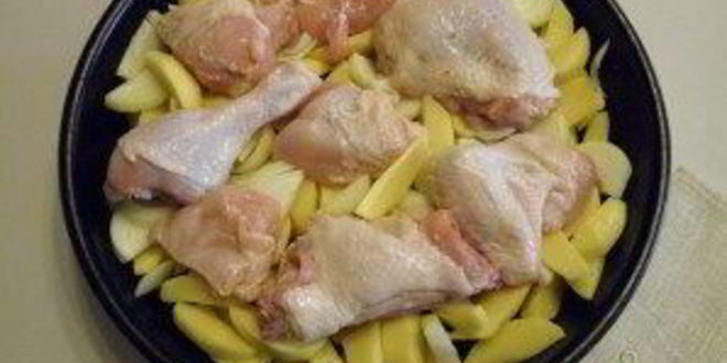 Рецепт картошка с курицей в духовке под соусом