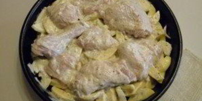 Рецепт картошка с курицей в духовке под соусом