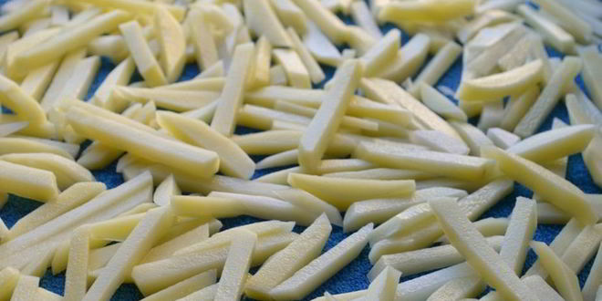 Рецепт классический жареный картофель со свежим соусом