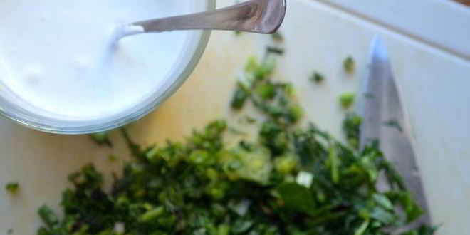 Рецепт классический жареный картофель со свежим соусом