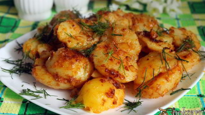 Рецепт Молодой картофель обжаренный в сливочном масле с паприкой и чесноком