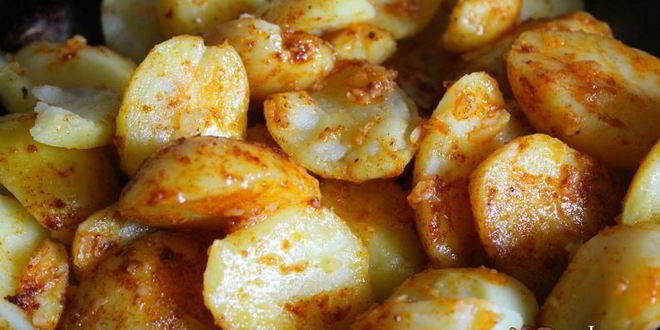 Рецепт молодой картофель обжаренный в сливочном масле с паприкой и чесноком