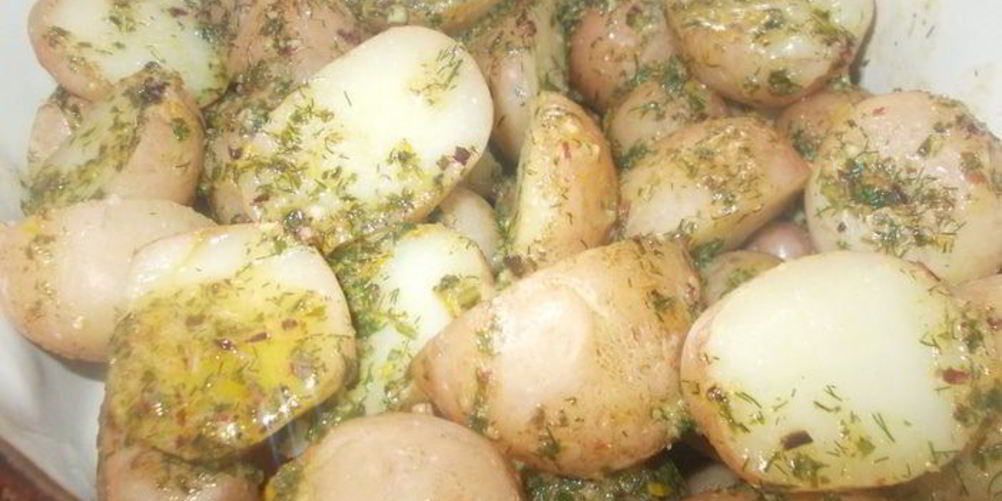Как приготовить молодой картофель с лимонно-зеленым маслом