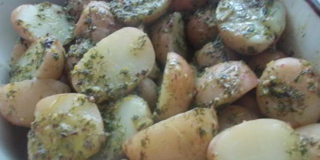 Рецепт молодой картофель с лимонно-зеленым маслом
