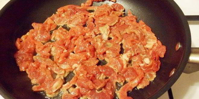 Рецепт нику тяхан — жареный рис с говядиной