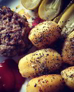 Отварной картофель с мясными ежиками