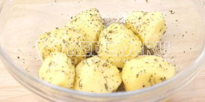 Рецепт пряного картофеля с салатома