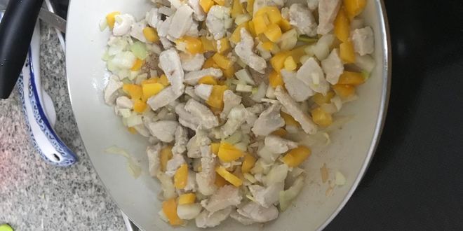 Рецепт рис по-тайски с курицей креветками и кешью